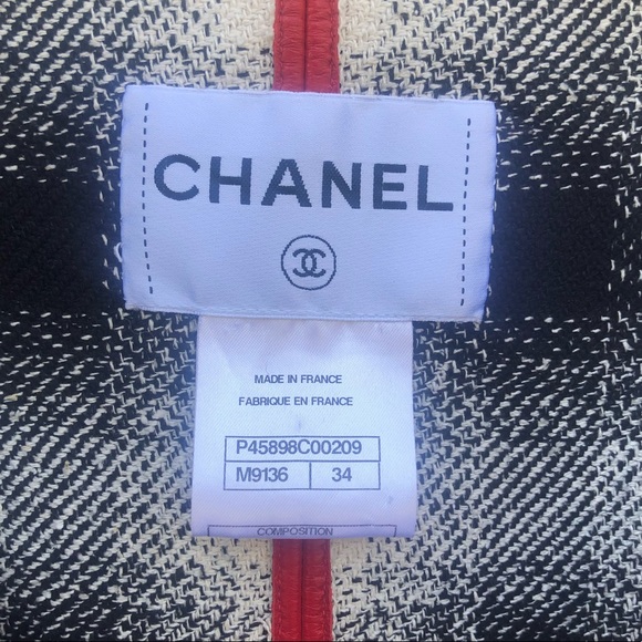 Chanel red leather jacket - Picture 5 of 10